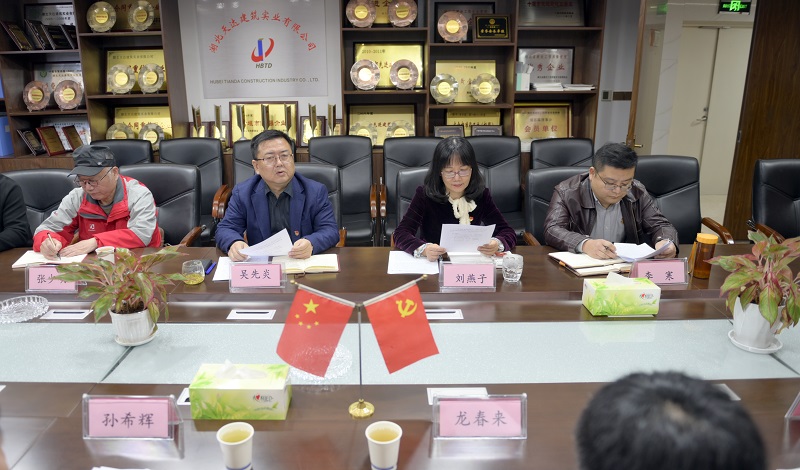 市住建局黨組書記、局長龍春來一行到我公司調研指導(圖3)